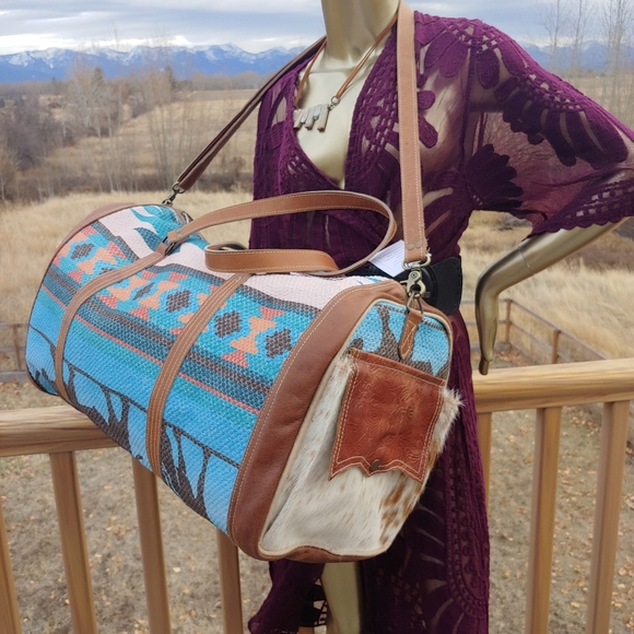 🎁Rug tooled leather duffel bag western tribal New - Picture 3 of 16